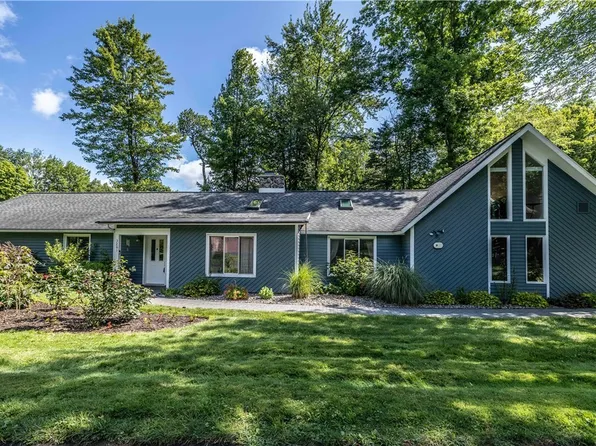 3261 Far Reach Dr, Baldwinsville, NY 13027