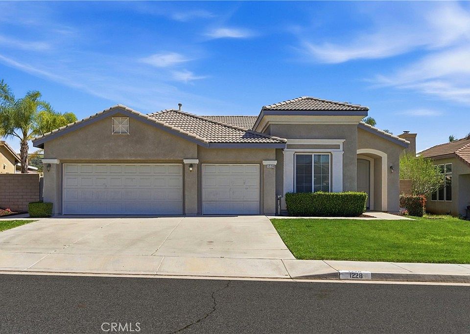 1st image of 1228 Foothill Dr