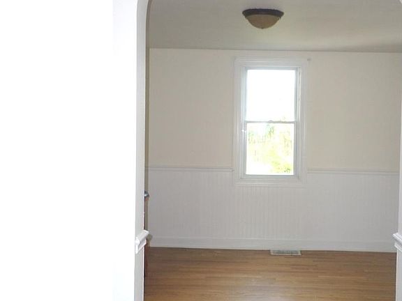 4th image of 402 Winston Ave