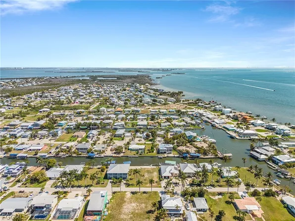 2224 Date St, Saint James City, FL 33956