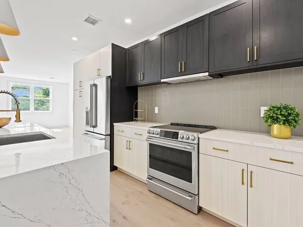 5245 Washington St Unit 1, West Roxbury, MA 02132