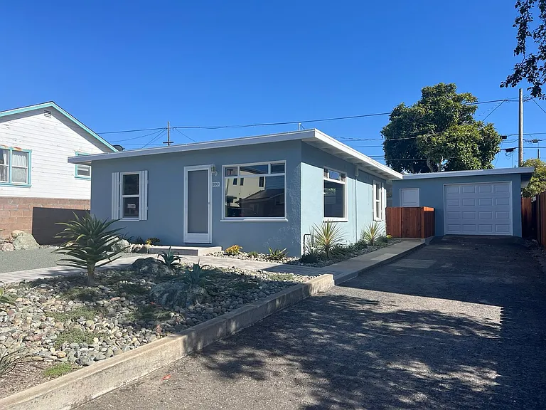 930 Anchor St — Photo 2