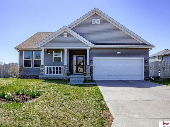 317 Fairway Cir, Plattsmouth, NE 68048