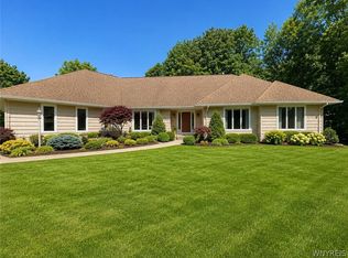 30 Meadowbrook Dr, Elma, NY 14059