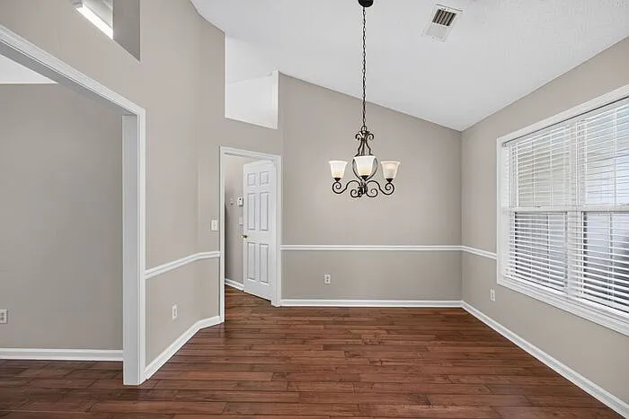 390 Silverthorn Dr NW — Photo 7