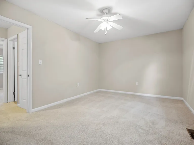Sumter Square Apartments — Photo 28
