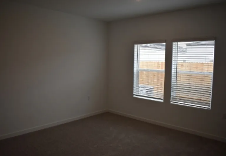 4486 N San Clemente Ave — Photo 16