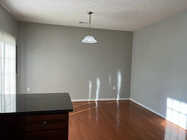 3 bed, 2.5 bath, 1584 sqft, $1,850 — Photo 2