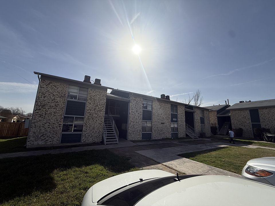 1st image of 2207 Jennifer Dr