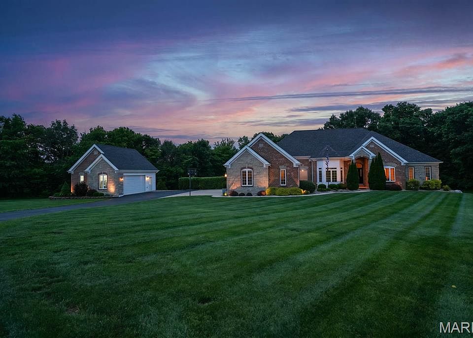 1st image of 320 Nicole Ct