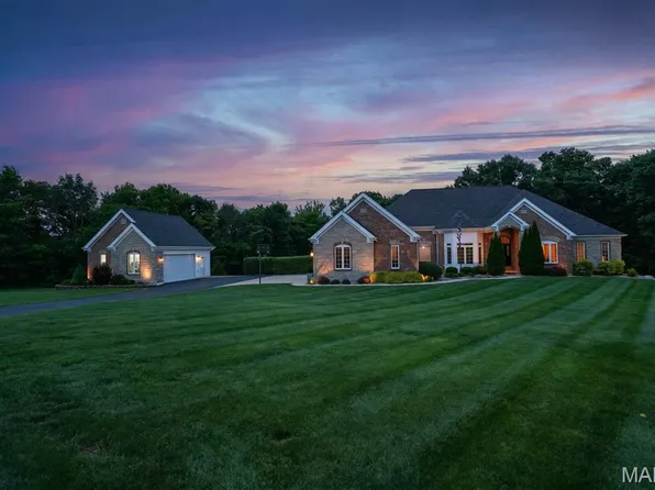 320 Nicole Ct, Troy, MO 63379