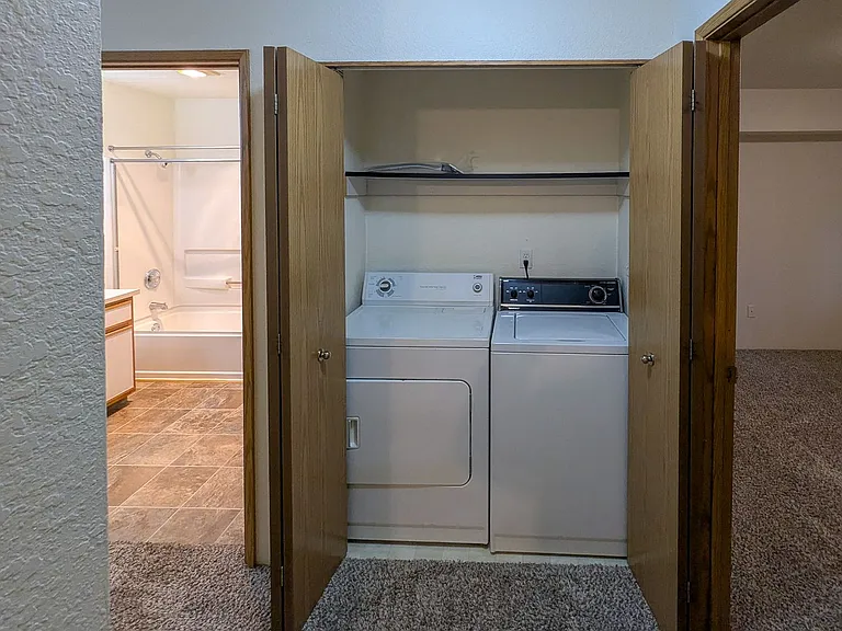 North Salem Apartment Complex With Washer/Dryer! ~ Camelot — Photo 38