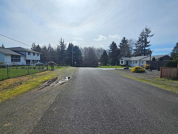 5th image of 409 Silkey Rd