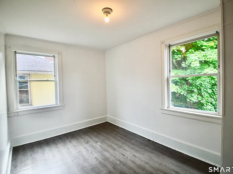 407 East Ave — Photo 13