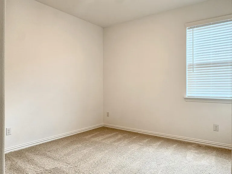 1201 Sassafras Dr — Photo 8