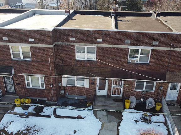 2nd image of 3728 Schleicher Ave