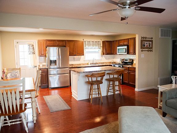3rd image of 1050 Buccaneer Ln