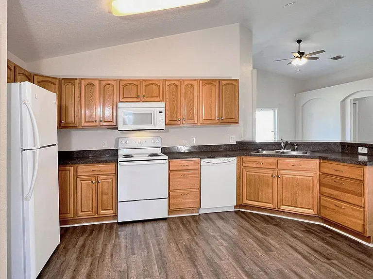 567 Cody Caleb Dr — Photo 8