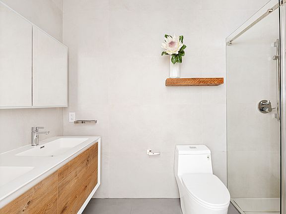 5th image of 107 W 17th St #A