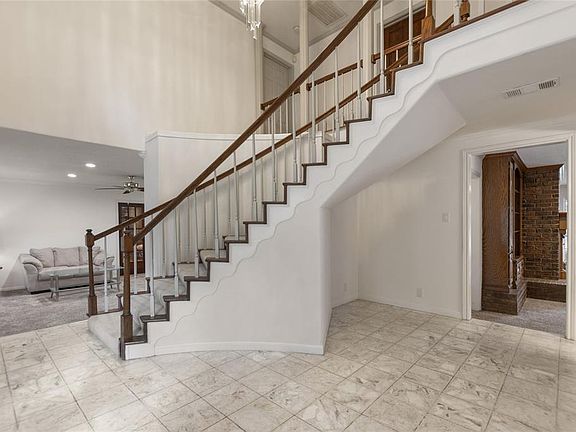 4th image of 2730 Leroy St #B