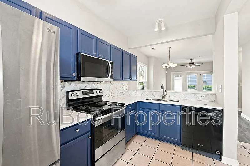 Avalon Townhomes — Photo 4