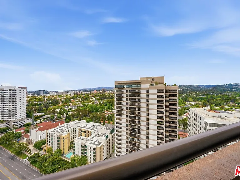 10430 Wilshire Blvd #1701 — Photo 21