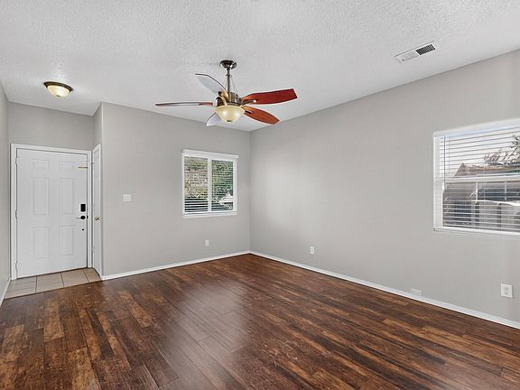 5th image of 979 Dry Creek Ct NE