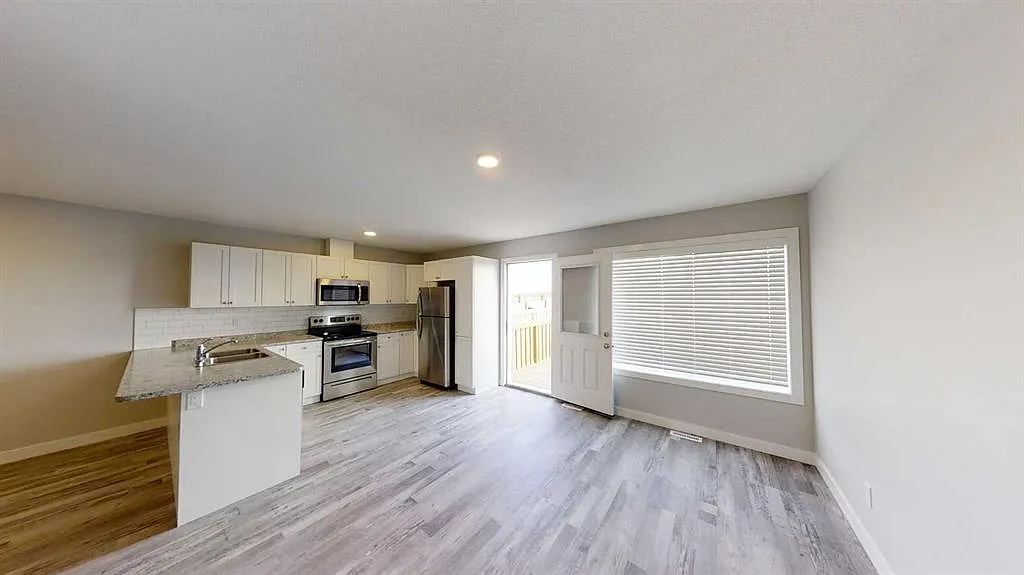 3 bed, 2.5 bath, 1273 sqft, $2,200 — Photo 3