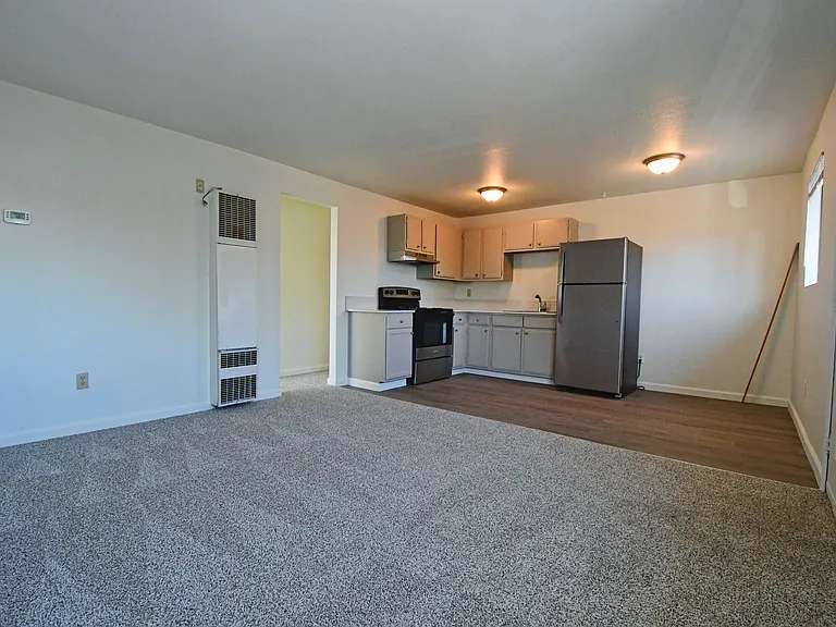 1142 E St — Photo 6