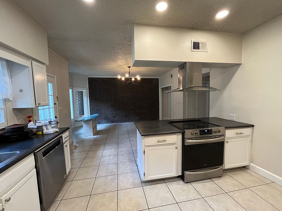 1st image of 215 Russ Dr