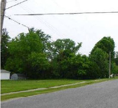 Exterior Neighborhood (street photo)