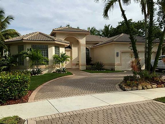 3rd image of 2585 Jardin Ct