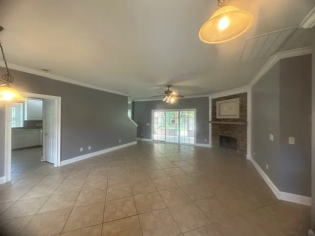 6 bed, 3414 sqft, $5,500 — Photo 2
