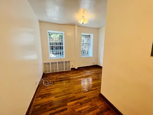 Rented by Bank Neary | media 53