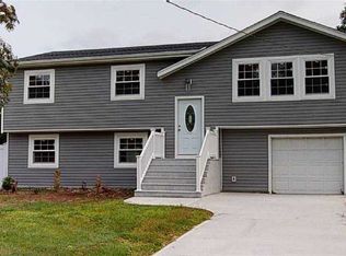 2 Whiskey Rd, Coram, NY 11727