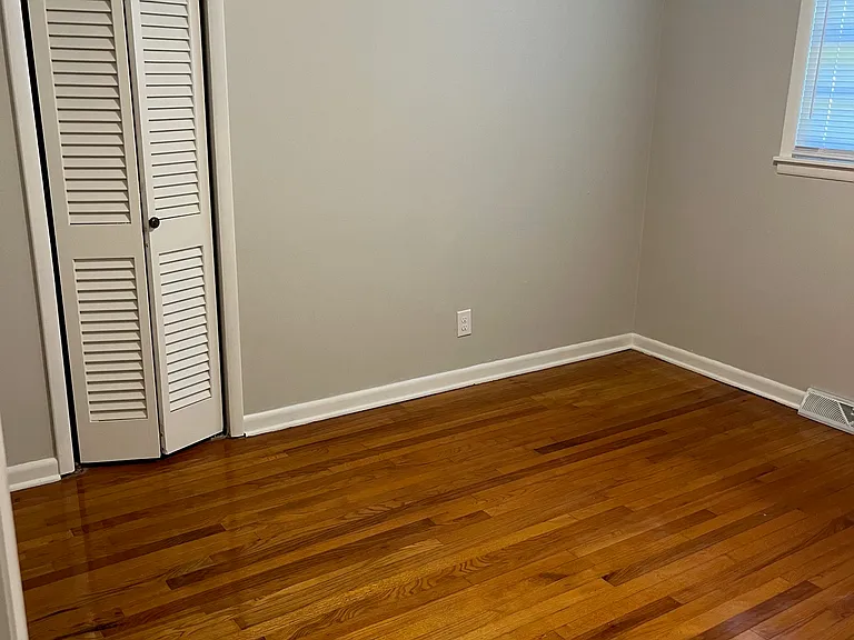 Middle Bedroom