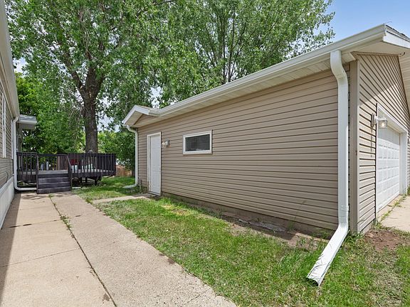 4th image of 718 Rose Dr