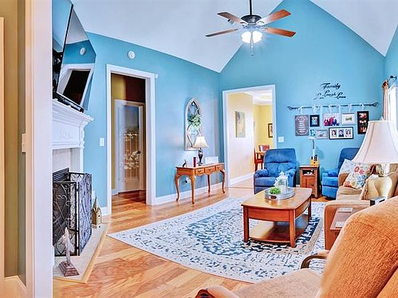 4th image of 524 Park Lake Dr