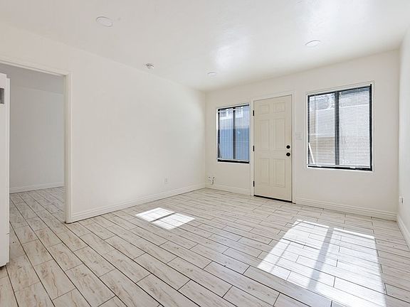 4th image of 4204-4212 Ingraham St