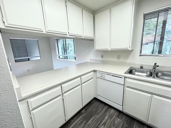 4th image of 06-905 S Hale Ave #6