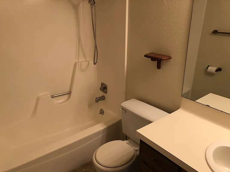 914 W Meadowmere Ln — Photo 13