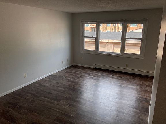 4th image of 1725 Kenwood Ave APT 102