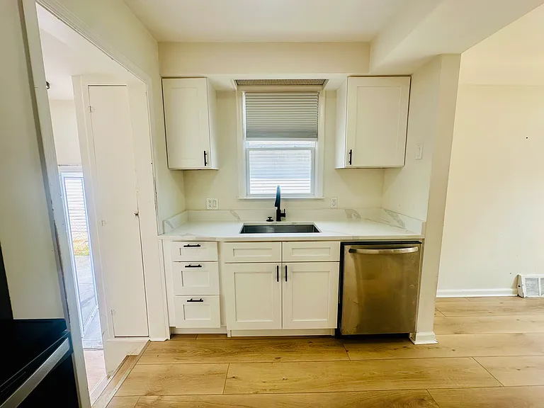21801 Cushing Ave — Photo 8