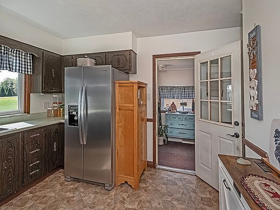 4th image of 256 Hawthorne Ln