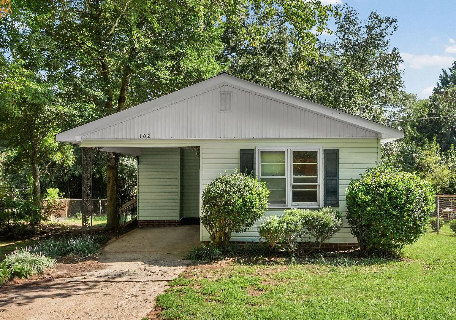 Bungalow Cottage - Carrolton - 2 bedroom, 1 bath $1300.00 per month — Photo 1