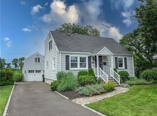 524 Riverside Dr, Fairfield, CT 06824