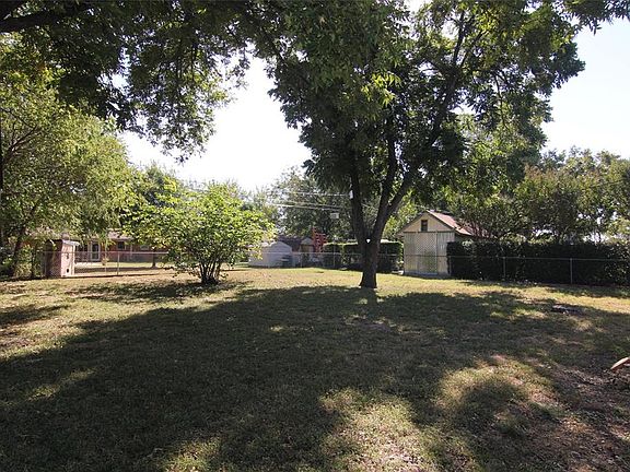4th image of 3608 Venice Dr
