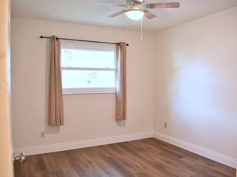 1413 Floyd Dr — Photo 10