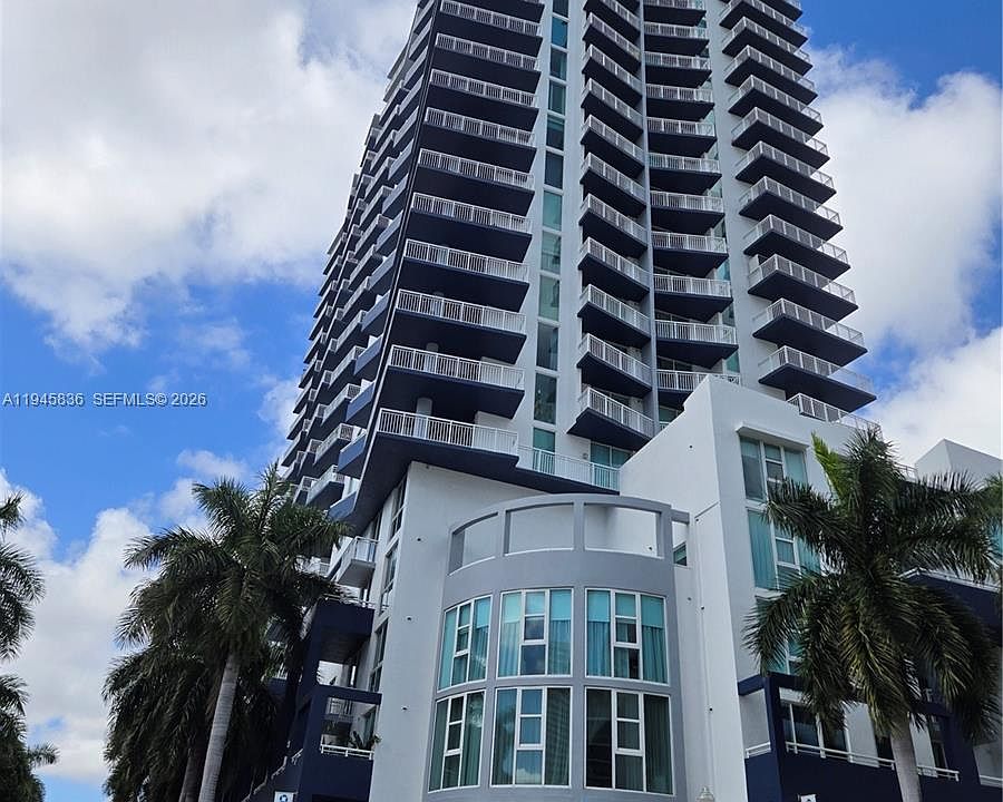 1st image of 275 NE 18th St APT 503