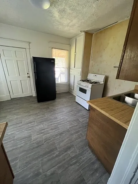 402 Straley Avenue - 1 — Photo 2